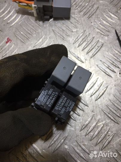 Блок реле Honda Civic хэтчбек 1.8 R18A2 2006