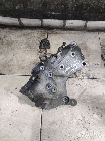 Кронштейн генератора Clio/Symbol 1998-2008