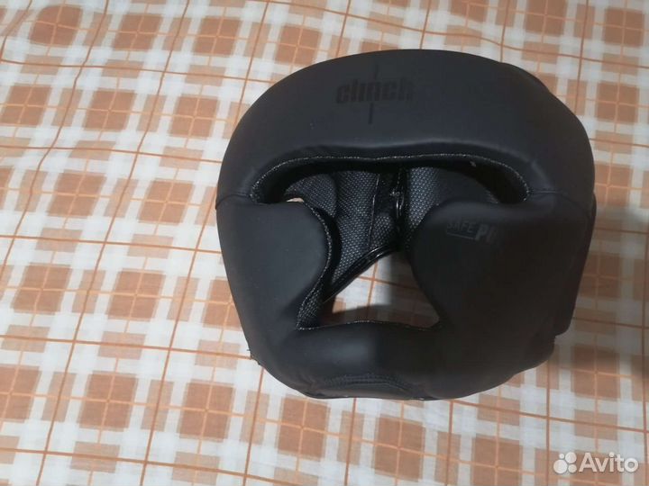 Перчатки, защитный шлем