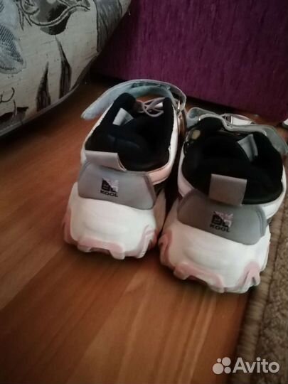 Кроссовки на девочку