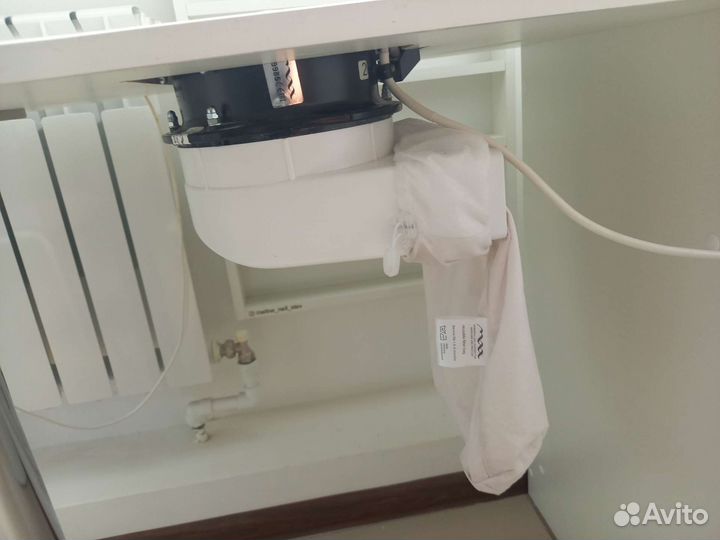 Стол для маникюра с вытяжкой