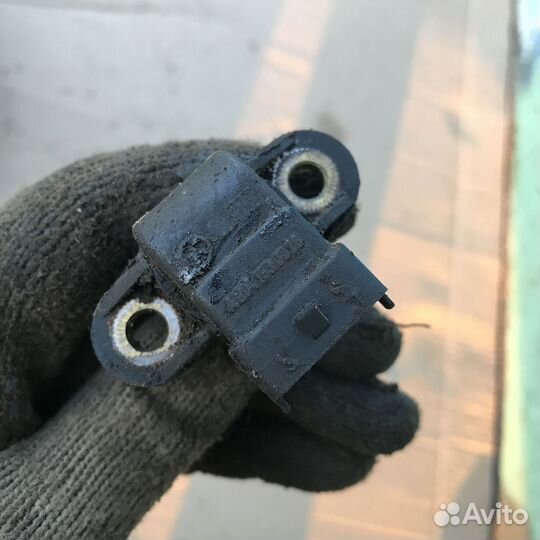 Датчик распредвала Мерседес M111E23