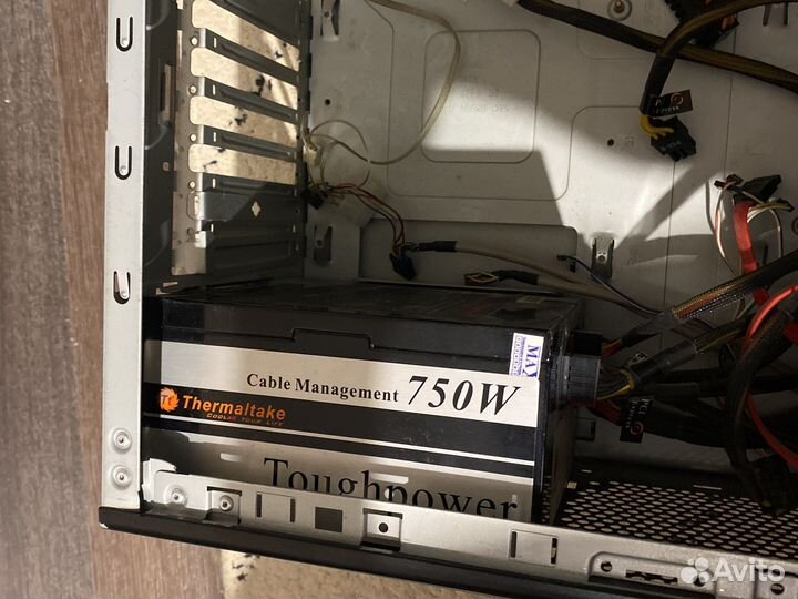 Блок питания thermaltake 750W + Aerocool VX9 Pro