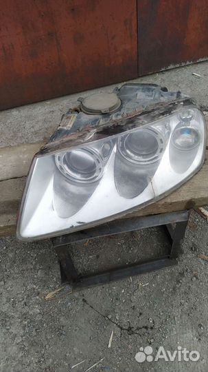 Фара передняя левая Volkswagen Touareg