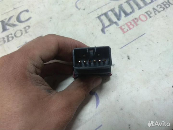 Кнопка аварийной сигнализации Hyundai Santa Fe (C