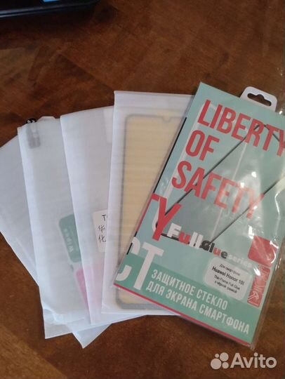 Защитное стекло Honor 10i