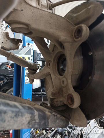 Поворотный кулак передний левый VW Golf 7