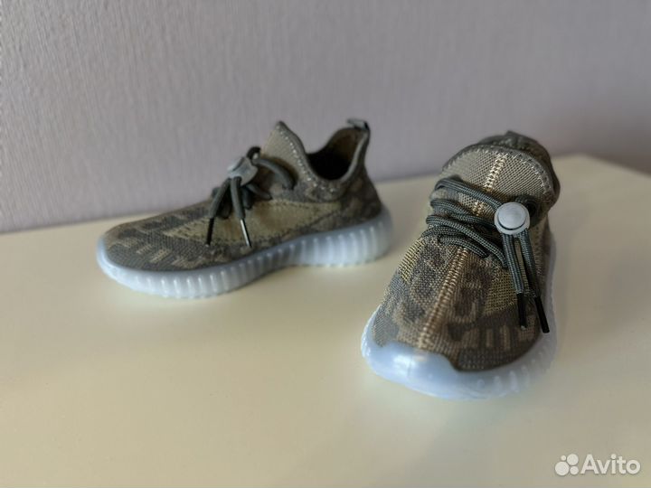 Детские кроссовки yeezy летние