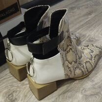 Женские ботинки