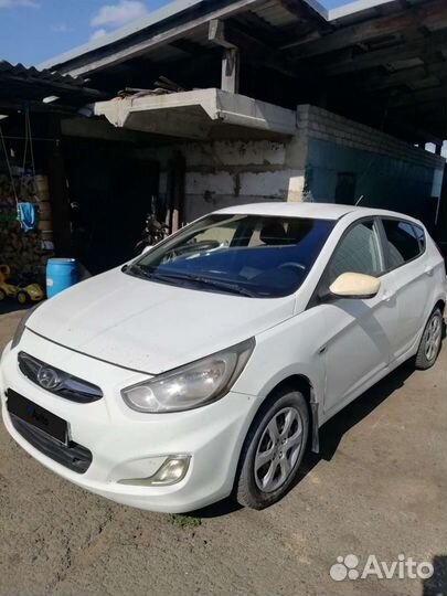 Hyundai Solaris 1.4 МТ, 2013, битый, 170 000 км