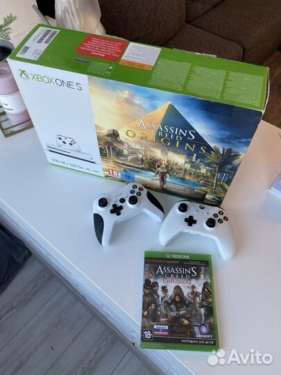 Xbox One s + 2 геймпада