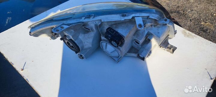 Фары toyota Corolla fielder(axio) nze144