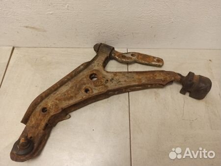 Рычаг передний левый нижний