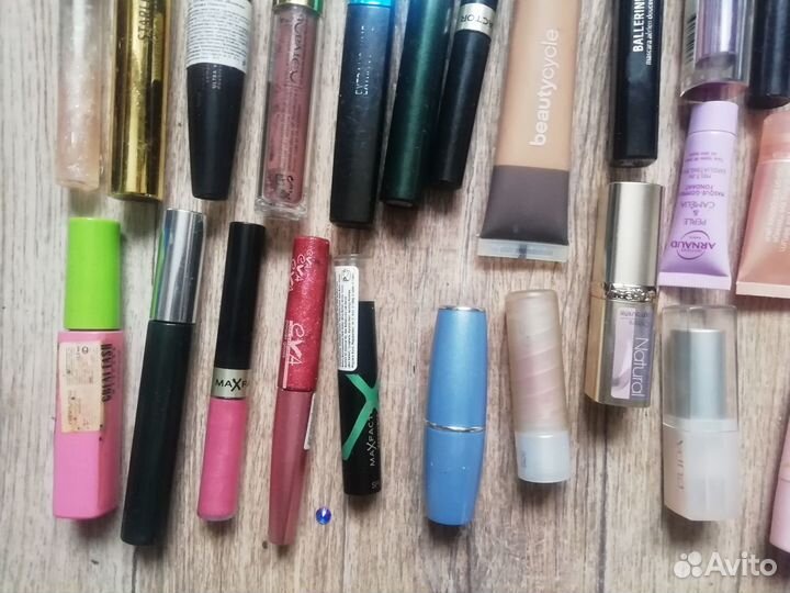 Пакет косметики начатой бу, плюс 2 косметички