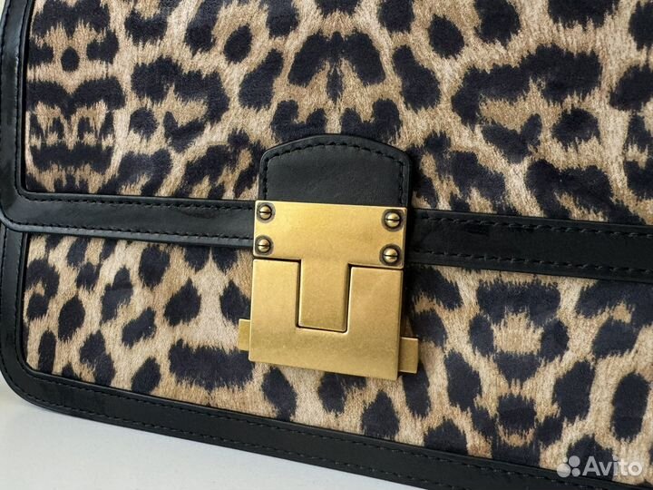 Сумка фирмы 