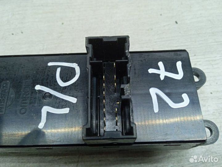 Блок управления стеклоочистителем передний левый