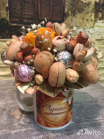 Букет из орехов