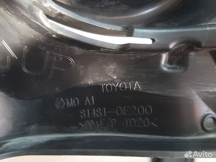 Заглушки птф фары в бампере левая и правая Toyotа