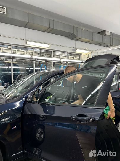 Автомойщик уборка салона автомобиля