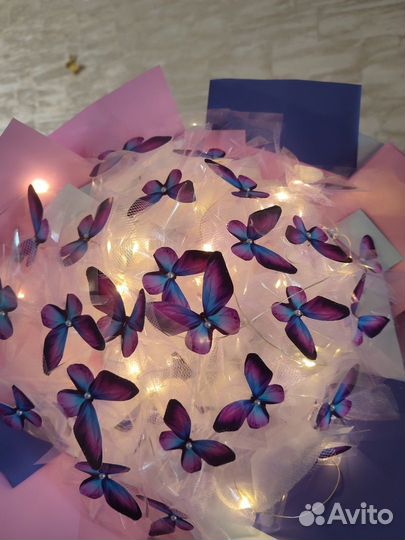 Букет из бабочек со стразами в наличии