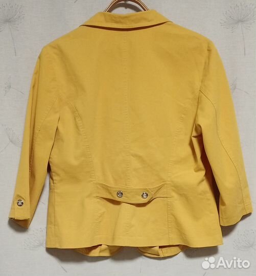 Пиджаки и жакеты женские