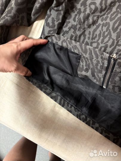 Женская куртка на молнии с леопардовым принтом