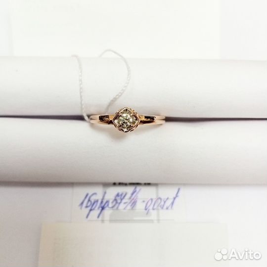 Золотое кольцо с бриллиантом 15,5р