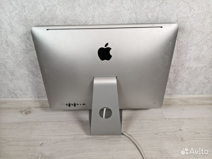 Apple iMac 21.5 2011 Windows 10