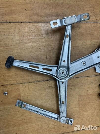 Стеклоподъемник передний правый Opel Astra H