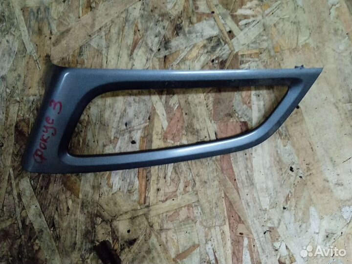 Рамка дефлектора левая на Ford focus 3