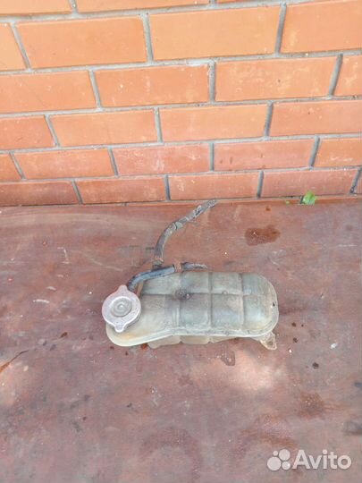 Бочок расширительный на мерседес 124