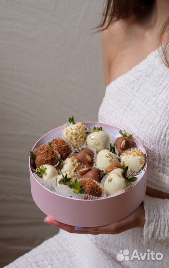 Комбо клубника в шоколаде + цветы