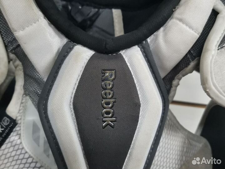 Нагрудник хоккейный Reebok 20K,размер Jr-M