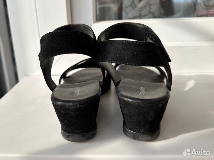Босоножки женские черные 40 на танкетке