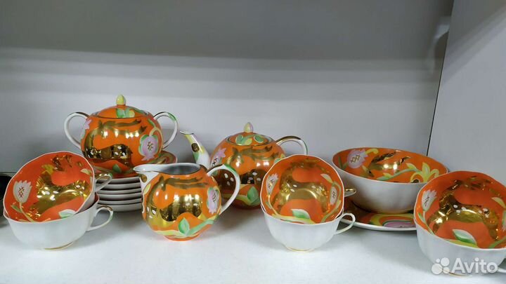 Сияющий антикварный чайный сервиз Золотой олень