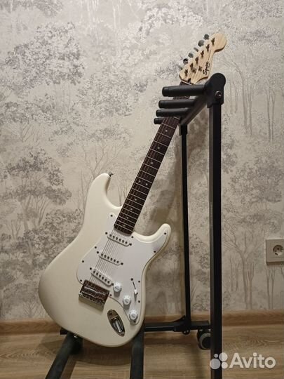 Электрогитара Fender Squier Bullet Stratocaster