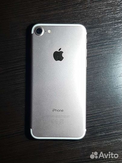 Телефон iPhone 7