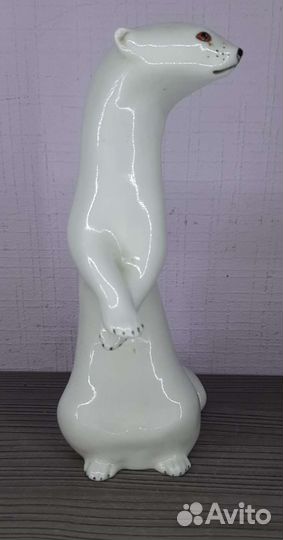 Фарфоровая статуэтка Хорёк, курица, ласка лфз
