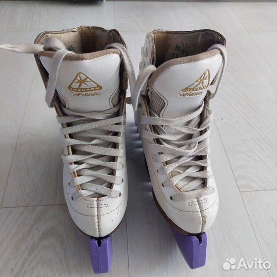 Фигурные коньки jackson