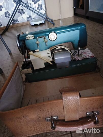 Продам швейную машинку Чайка-2 в нерабочем состоян