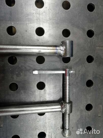 Струбцина для сварочного стола