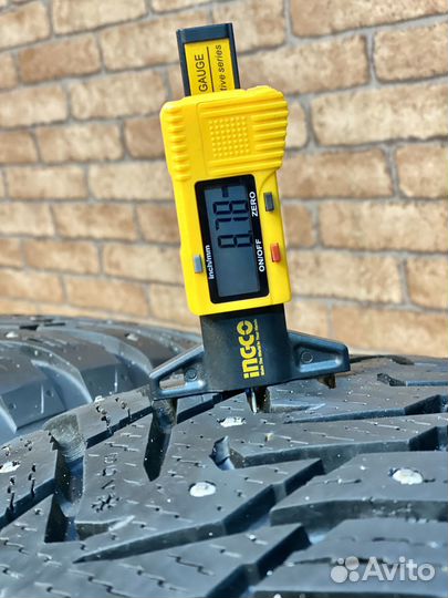 Nokian Tyres Hakkapeliitta 8 SUV 235/60 R17