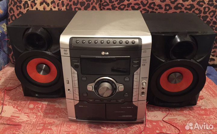 Музыкальный центр LG LM-K6560