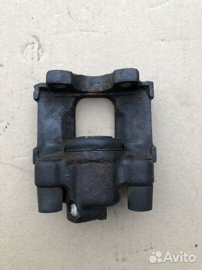 Суппорт задний левый бмв Е34