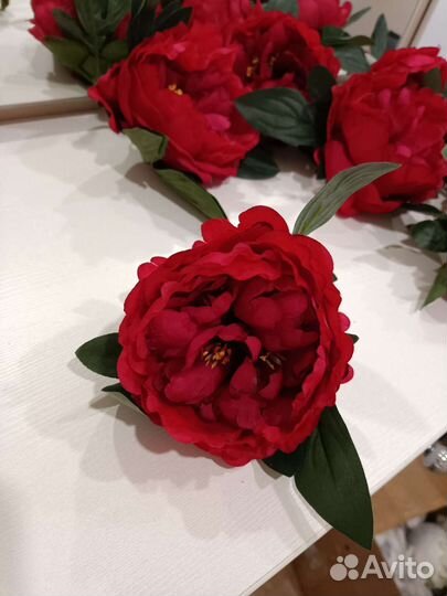 Искусственные цветы для декора. Пионы красные