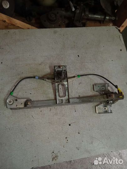 Стеклоподъёмник задний левый Volkswagen Golf 3