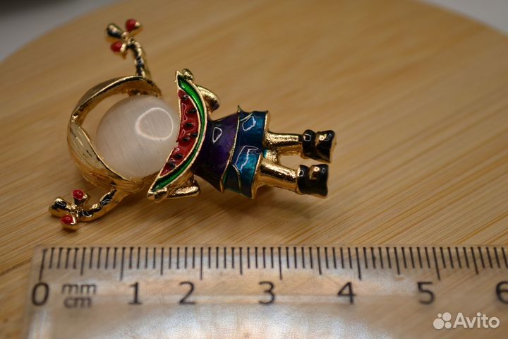 Брошь Девочка