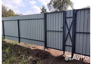 Забор с воротами и калиткой металлический