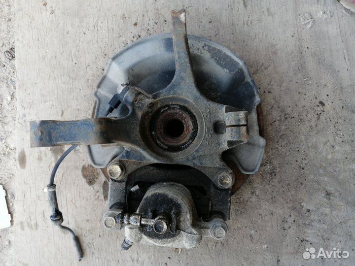 Ступица передняя правая Suzuki Swift ZC71S K12B