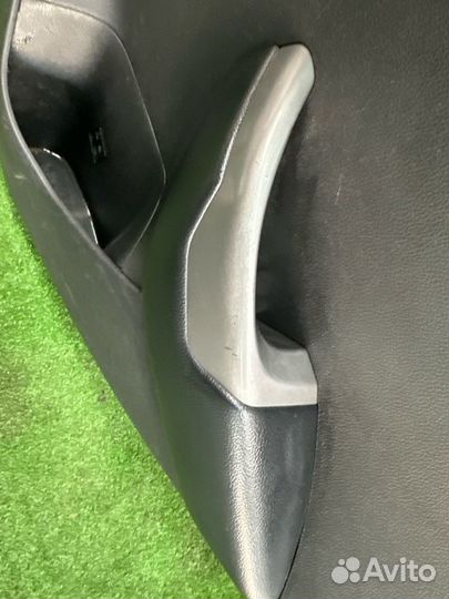 Обшивка двери задняя правая Kia Rio QB 1.6 G4FC